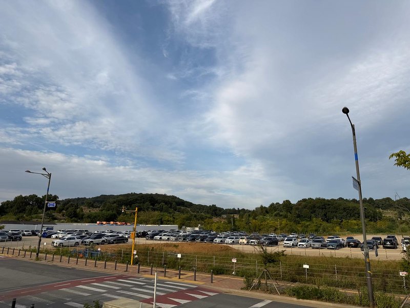 인천 검단구 당하동에 새로 조성된 직원용 임시주차장 전경