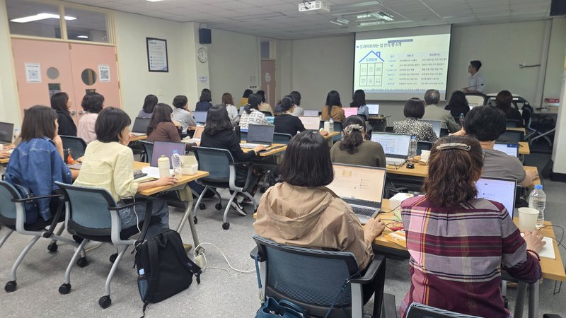 인천광역시교육청AI융합교육원이 고경력 교사를 대상으로 AI·디지털 맞춤형 연수를 진행하고 있다.