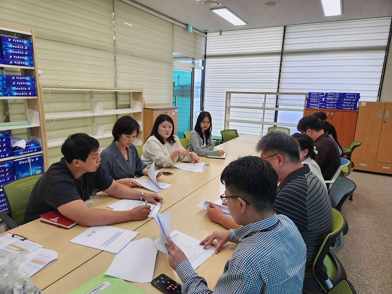 강화군이 고위험 사업장을 대상으로 안전관리 실태를 점검하고 있다.
