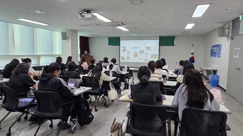 인천서부교육지원청이 유치원·어린이집 교원을 대상으로 AI 및 디지털 활용 연수를 운영하고 있다.
