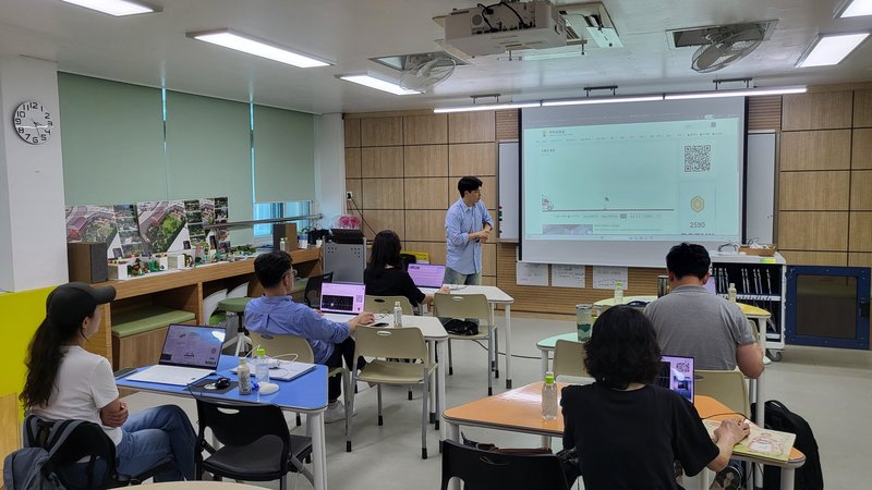 인천동부교육지원청이 초등학교 교원을 대상으로 지능형과학실 활용 과학탐구수업 역량강화 연수를 운영하고 있다.