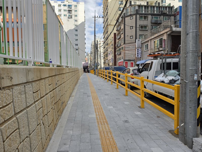 인천약산초등학교 주변에 새로 조성된 통학로 모습이다.