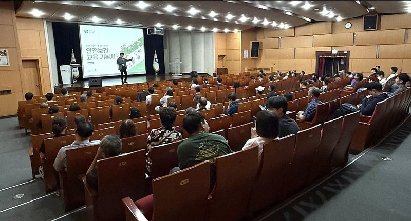 부평구가 구청 대회의실에서 연 공공부문 산업재해 예방 교육 현장