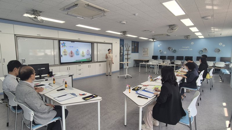 인천동부교육지원청이 다문화 밀집학교를 찾아가 연 간담회 모습. 인천시교육청 제공