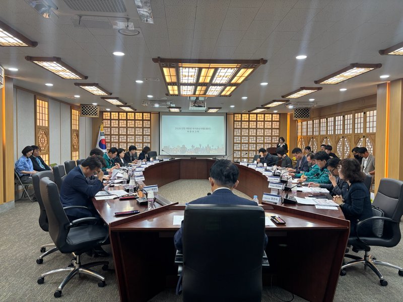 제물포구 관계자들이 송림청사 갈매기홀에서 ‘2026 인천개항장 국가유산 야행’ 최종보고회를 열고 있다.