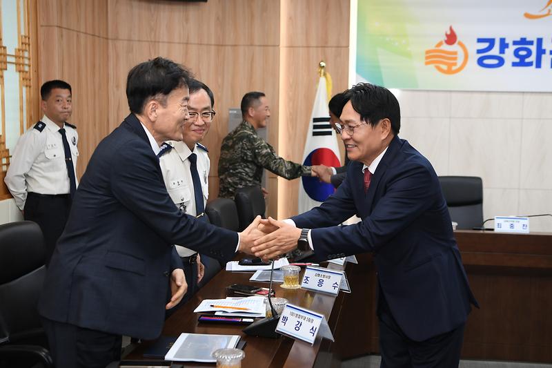 박용철 강화군수가 통합방위협의회를 주재하고 있다.