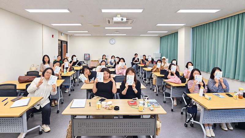 동양도서관 ‘길 위의 인문학’ 프로그램 참여자들의 활동 모습
