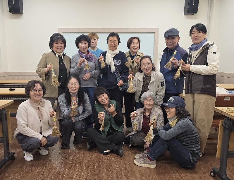 부평문화원 짚풀공예 동아리 ‘짚풀이음’의 전시 작품