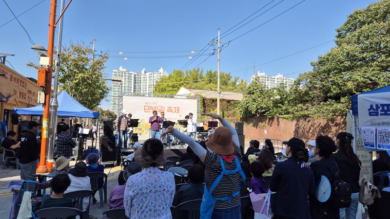 지난 10일 제물포구 만석동 어촌로 일대에서 열린 ‘만빛길 축제’ 현장