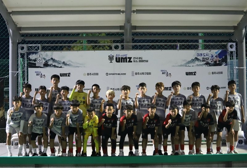 전국대회에서 U-12 준우승과 U-10 3위를 차지한 연수구청 유소년축구단