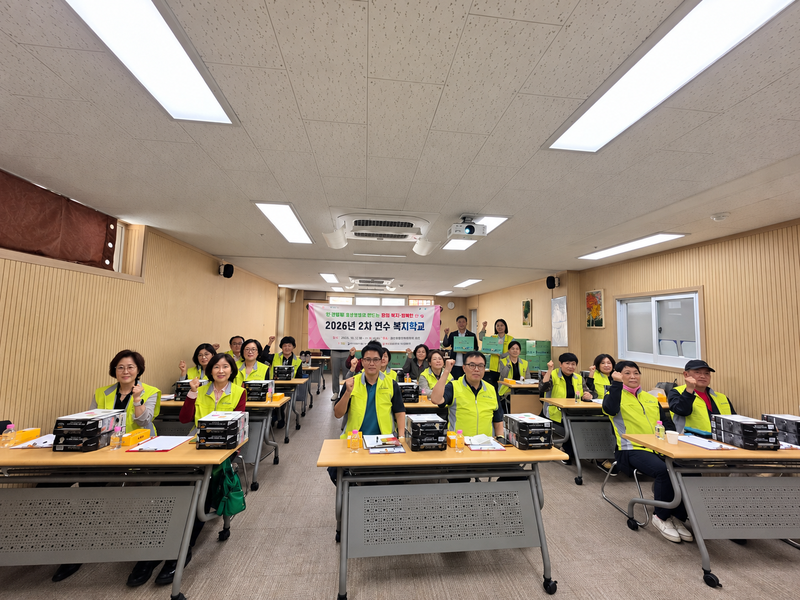 ‘제2차 연수 복지학교’ 참여 위원들이 복지관 실제 사업과 연계한 현장 활동을 하고 있다.