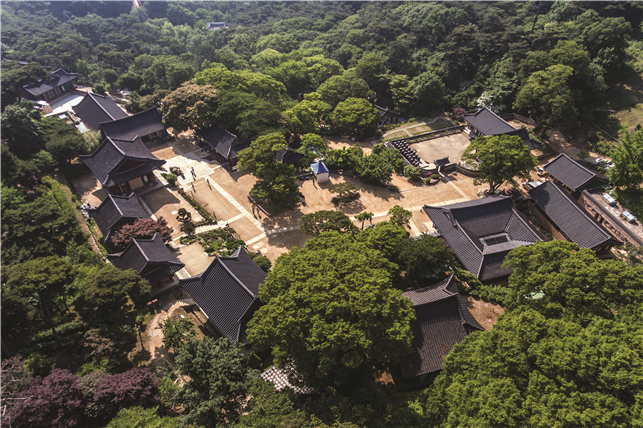 국가지정자연유산 명승으로 지정된 강화 정족산 전등사 일원 전경