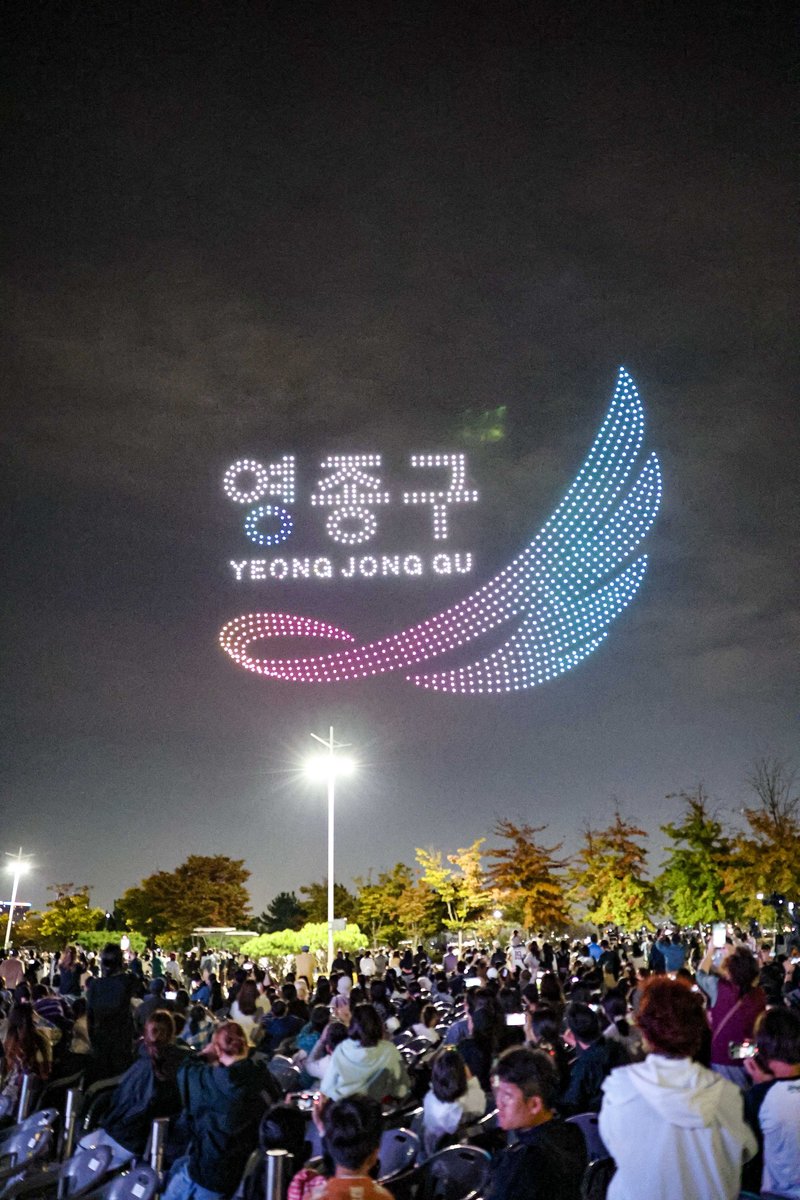 영ONE(영종, Young) 페스티벌 행사장을 찾은 방문객들이 체험 프로그램을 즐기고 있다.