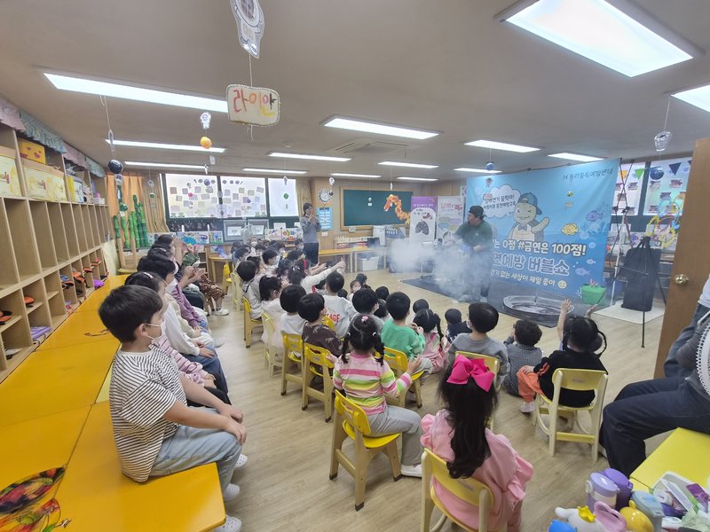 제물포구보건소가 미취학 아동을 대상으로 진행하는 흡연·음주 예방 공연 교육 장면