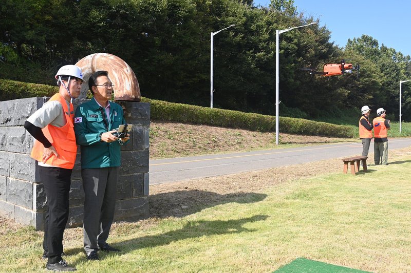 연수구가 드론 활용 확대와 담당 공무원 교육 강화를 알리는 사진