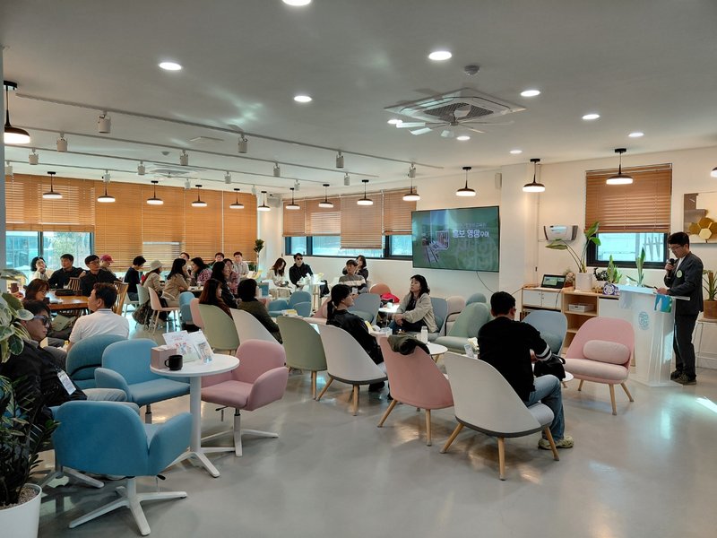 난정평화교육원 평화교육 프로그램에 참여한 전국 학교 교장·교감들의 모습. 인천시교육청 제공