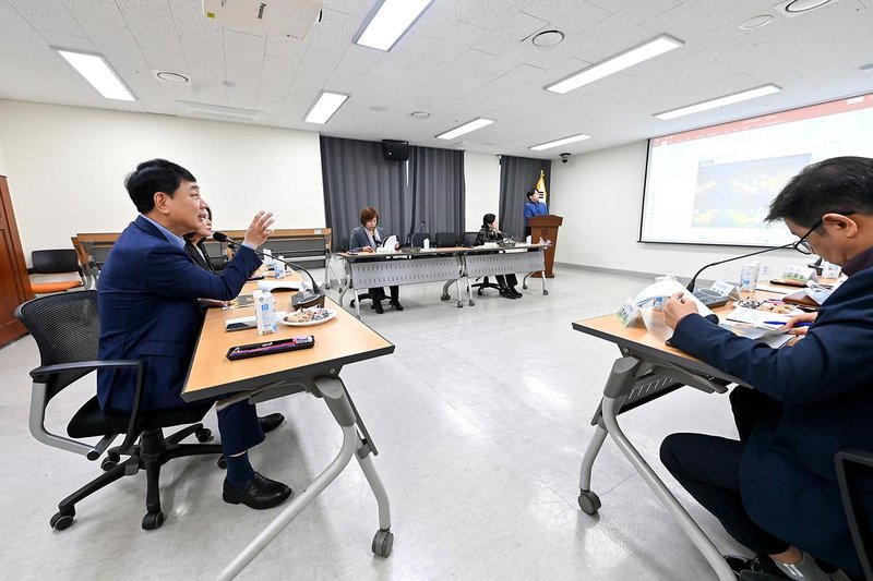 부평구가 구청에서 하천 야간경관 기본계획 수립 및 실시설계용역 최종 보고회를 열고 있다.