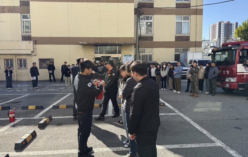 미추홀구 3청사 화재를 가정한 종합 소방 훈련 현장. 미추홀구 제공