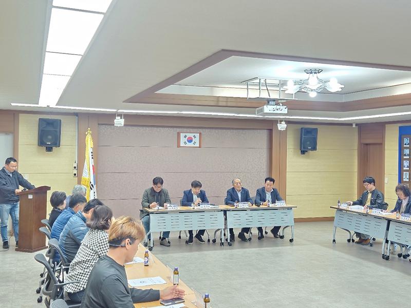 강화군 화도면이 화도면사무소 회의실에서 기관·단체장 회의를 열고 있다.