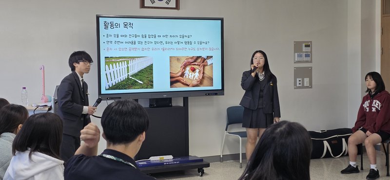 학생 강사와 또래 학생들이 함께 활동하고 있다. 인천시교육청 제공