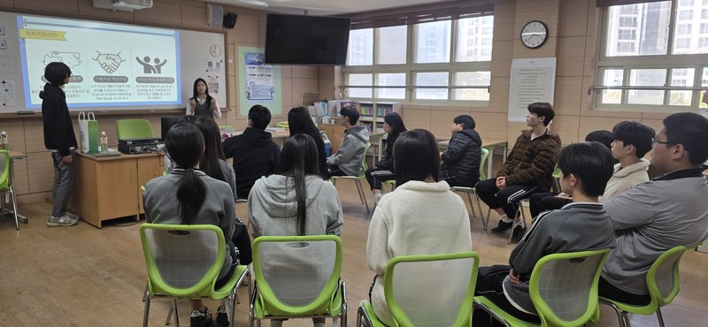 학생들이 학교폭력 예방 프로그램에 참여하고 있다. 인천시교육청 제공